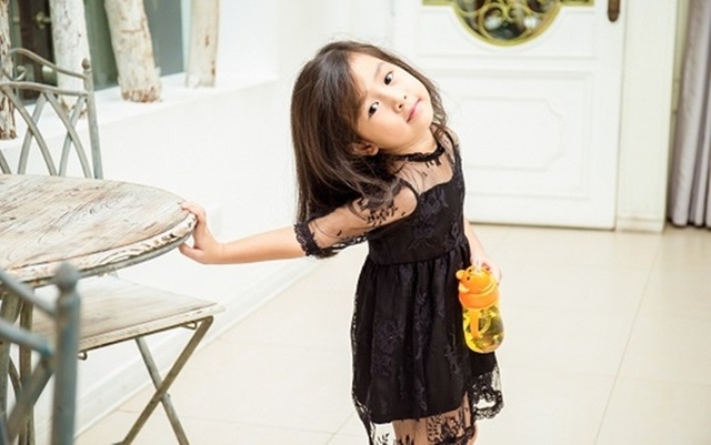 Bé Mina - con gái Lưu Hương Giang khiến các fan “đứng hình” bởi vẻ đáng yêu như công chúa