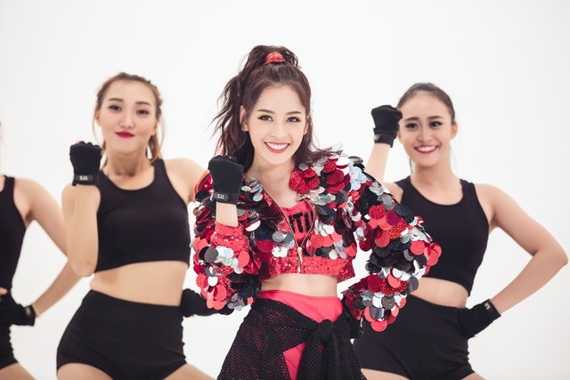 Chi Pu khoe vũ đạo ca khúc từng diễn chung với dàn sao châu Á - 3 Hot girl top 1 Việt Nam từng gây chú ý khi biểu diễn ca khúc này tại sự kiện Viral Fest Asia ở Bali (Indonesia), chung sân khấu với biểu tượng gợi cảm Hàn Quốc - HyunA và dàn sao châu Á đình đám.