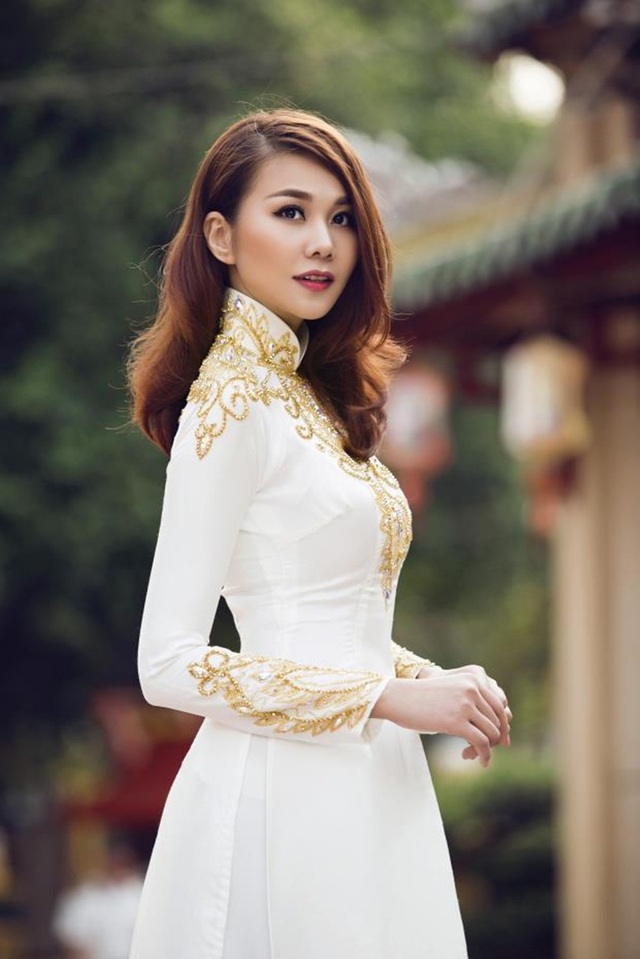 Khó lòng chấp nhận chiếc áo dài "không ra hình hài”! - 4 Siêu mẫu Thanh Hằng.