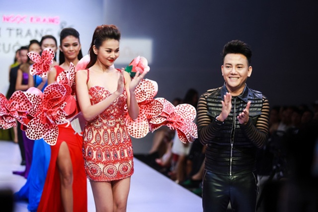 Khó lòng chấp nhận chiếc áo dài "không ra hình hài”! - 3 Khó lòng chấp nhận chiếc áo dài "không ra hình hài”! - 3
