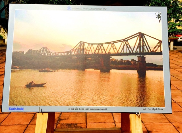 Triển lãm “Hà Nội trong tôi” kỉ niệm 62 năm ngày Giải phóng Thủ đô - 12 Triển lãm “Hà Nội trong tôi” kỉ niệm 62 năm ngày Giải phóng Thủ đô - 12