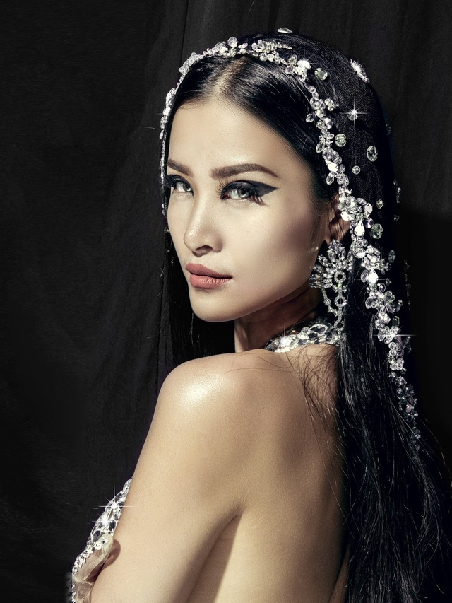 Mối quan hệ thân tình ít biết giữa Hồ Hoài Anh và Đông Nhi - 1 Đông Nhi hướng đến những cảm xúc tích cực trong âm nhạc.