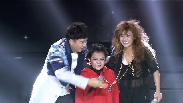 Hồng Nhung, Phương Thanh, Hương Tràm “đốt nóng” The Voice Kids - 4 Nữ ca sĩ Phương Thanh hòa giọng cùng Thụy Bình (team Vũ Cát Tường) qua ca khúc Rock “Ngọn lửa cao nguyên”.