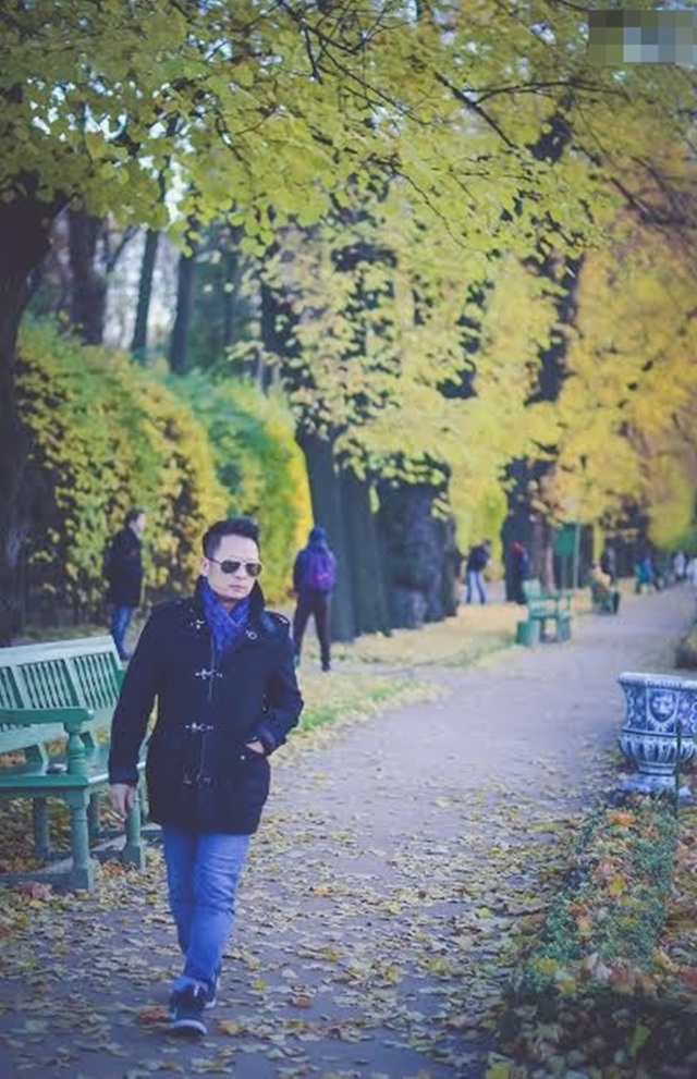 Bằng Kiều hội ngộ Quang Thắng trong tiết thu lãng mạn của Moscow - 4 Anh tận hưởng tiết trời mùa thu có phần lạnh tại đây nhưng đầy lãng mạn.