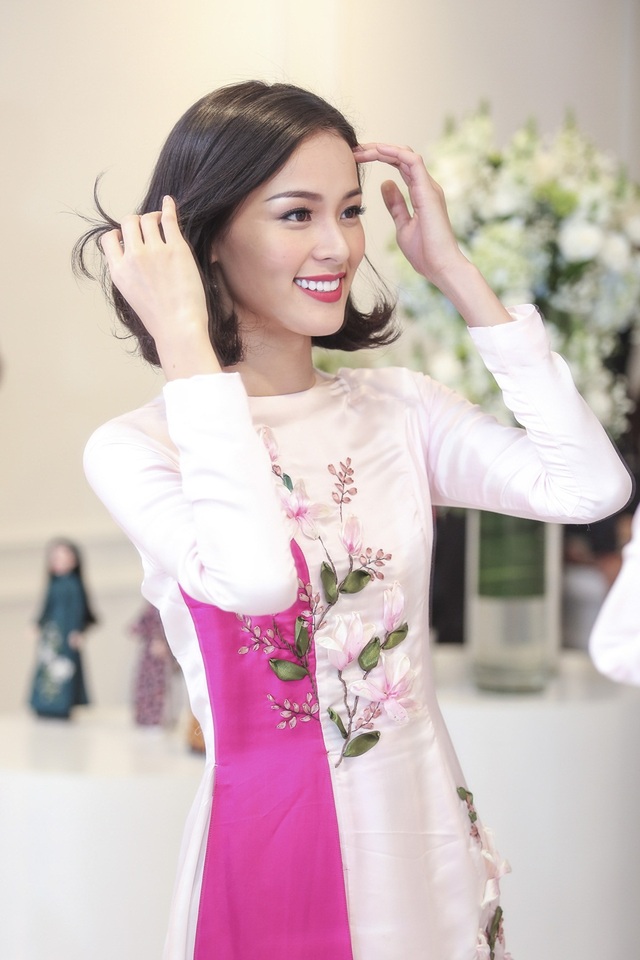 Hạ Vi được bạn trai Quốc Cường đưa đón, hội ngộ Chi Pu, Thùy Dung - 4 Nữ diễn viên Tấm Cám vừa cắt tóc ngắn để trông trẻ hơn.
