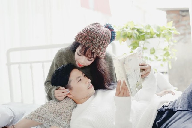 Quán quân Sao mai điểm hẹn lên tiếng về “trai lạ” và tin đồn thẩm mỹ - 5 Minh Chuyên nói rằng mình là một cô gái yếu đuối trong tình yêu.