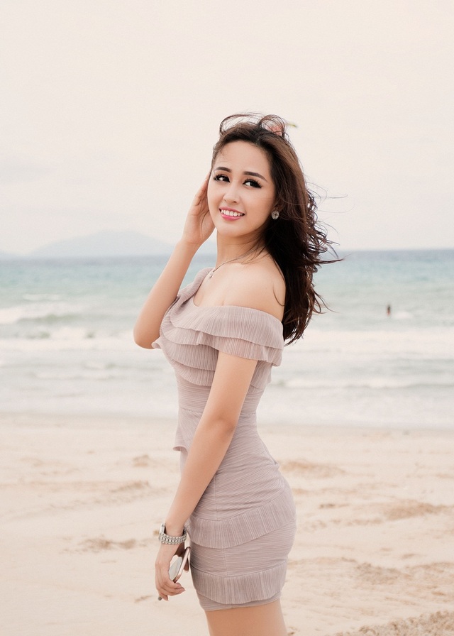 Mai Phương Thúy lên tiếng khi bị nghi photoshop giấu vòng eo mỡ - 4 Mai Phương Thúy lên tiếng khi bị nghi photoshop giấu vòng eo mỡ - 4