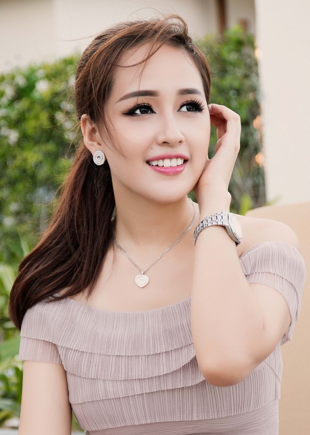 Mai Phương Thúy lên tiếng khi bị nghi photoshop giấu vòng eo mỡ - 2 Mai Phương Thúy lên tiếng khi bị nghi photoshop giấu vòng eo mỡ - 2