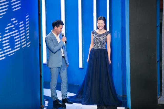 Hoàng Oanh được Xuân Bắc “đắm đuối” ngắm nhìn - 1 Xuân Bắc đắm đuối ngắm nhìn Hoàng Oanh.
