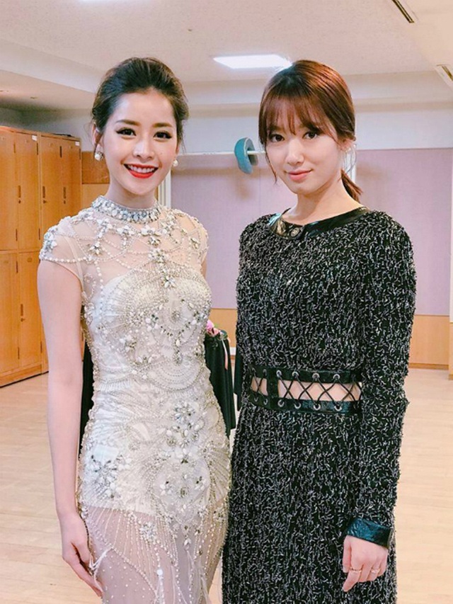 “Asia Artist Awards 2016” là sự kiện mới quan trọng của nền giải trí Hàn Quốc nhằm vinh danh các nghệ sĩ ở cả 2 lĩnh vực âm nhạc và phim ảnh dựa trên sự thể hiện của họ tại Hàn Quốc và khu vực Châu Á. Chi Pu bất ngờ đọ sắc diễn viên Park Shin Hye trong hậu trường. Nhan sắc của Chi Pu không hề thua kém Park Shin Hye - nữ diễn viên hạng A trẻ trung đang được công chúng khắp châu Á vô cùng yêu mến.