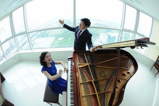 Ngôi sao opera Hàn Quốc Park Sung Min biểu diễn tại Việt Nam - 1 Ngôi sao opera Hàn Quốc Park Sung Min và nghệ sĩ piano Trang Trịnh.