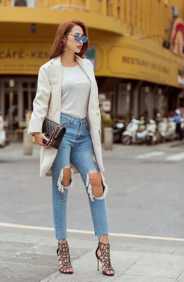 Hot girl Quỳnh Thy diện style “chất lừ” ra phố ngày se lạnh - 2 Cô chọn cho mình set phụ kiện hàng hiệu kính, túi cùng giày thể hiện rõ nét cá tính.