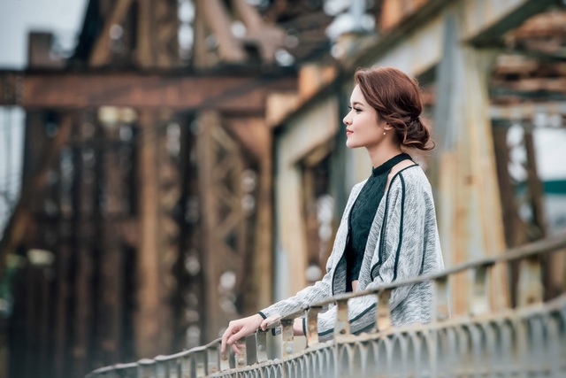 Á hậu Thùy Dung thong dong khám phá Hà Nội xưa - 5 “Dù mới là lần thứ hai đặt chân đến Hà Nội, Thùy Dung vẫn cảm nhận được sự thân thuộc đối với thành phố này, Thùy Dung nói về chuyến đi.