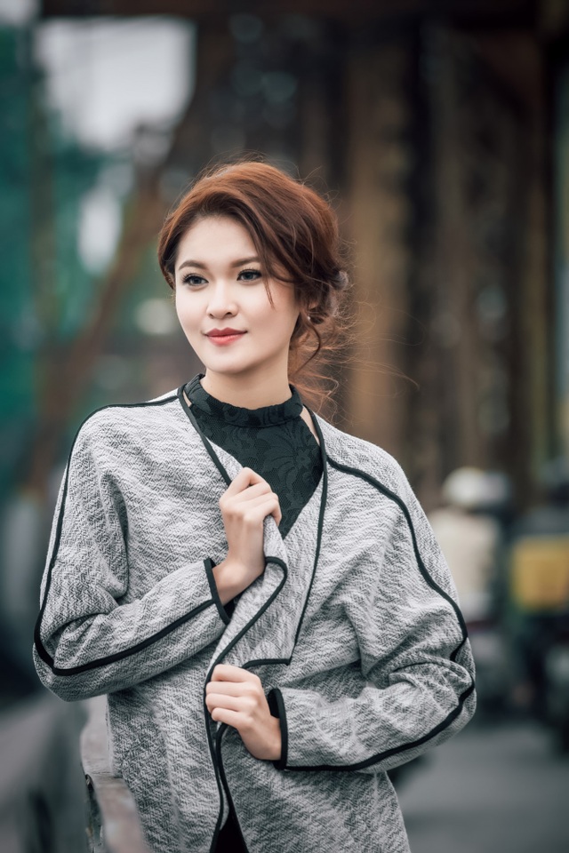 Á hậu Thùy Dung thong dong khám phá Hà Nội xưa - 2 Không khí se lạnh của Thủ đô, những món ăn đặc trưng mùa đông miền Bắc là điều mà Thùy Dung háo hức cảm nhận, thưởng thức.
