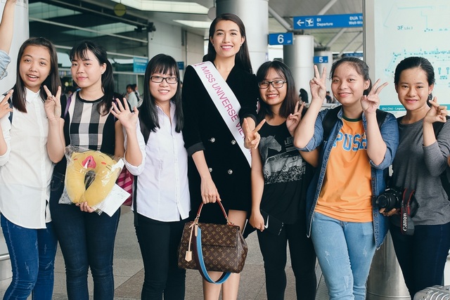 Á hậu Lệ Hằng được CNN phỏng vấn khi vừa đặt chân đến Philippines - 12 Á hậu Lệ Hằng được CNN phỏng vấn khi vừa đặt chân đến Philippines - 12