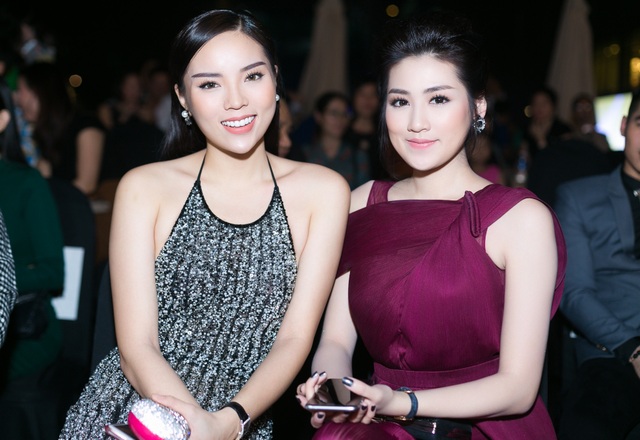 Kỳ Duyên đắn đo trở thành người mẫu chuyên nghiệp sau chuỗi thị phi - 8 Tại sự kiện cô vui vẻ hội ngộ đàn chị là Á hậu Tú Anh.