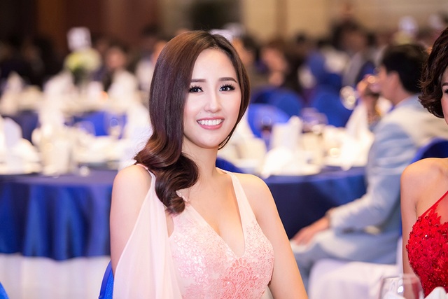 Phương Mai lộ hình xăm khi khoe vai trần cùng Mai Phương Thúy, Huyền My - 14 Ở tuổi 28, Mai Phương Thúy vẫn miệt mài phấn đấu cho sự nghiệp riêng. Cô là người đẹp được biết đến với khá nhiều dự án cộng đồng.