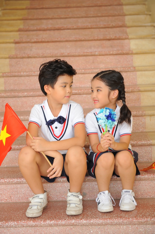 Cặp mẫu nhí đáng yêu trong bộ hình “ngàn like” chào mừng 20/11 - 7 Từ ánh mắt đến biểu cảm đầy tự tin