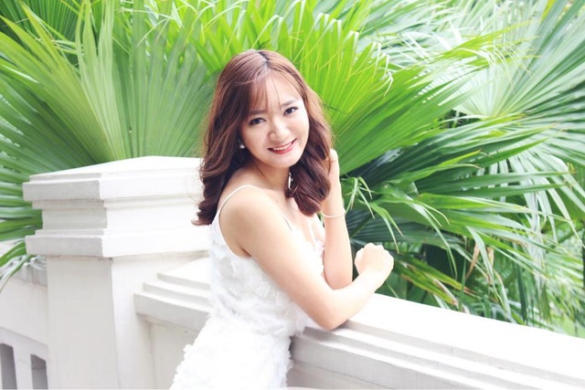 Nhan sắc nữ MC VTV đạt Á quân Cầu vồng 2009 từng sợ hãi đám đông - 11 Vân Anh cho biết, cô tâm đắc câu nói của Shark Linh: “Hôm nay tôi sẽ làm những việc mà không ai chịu làm để ngày mai tôi có thể làm những thứ mà không ai làm được”. “Khoảng thời gian đi học, chính là lúc các bạn trẻ có nhiều thời gian nhất để học, trải nghiệm, va vấp, trưởng thành, có nhiều nhất sự dũng cảm để bắt đầu mọi thứ. Vậy nên hãy đặt ra mục tiêu, hãy thử sức và bắt đầu ngay từ hôm nay”, Vân Anh chia sẻ.