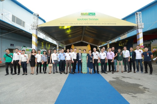Khánh thành nhà máy sản xuất thực phẩm bảo vệ sức khoẻ Metaherb - 5 Đông đảo các đại biểu về dự Lễ Khánh thành.
