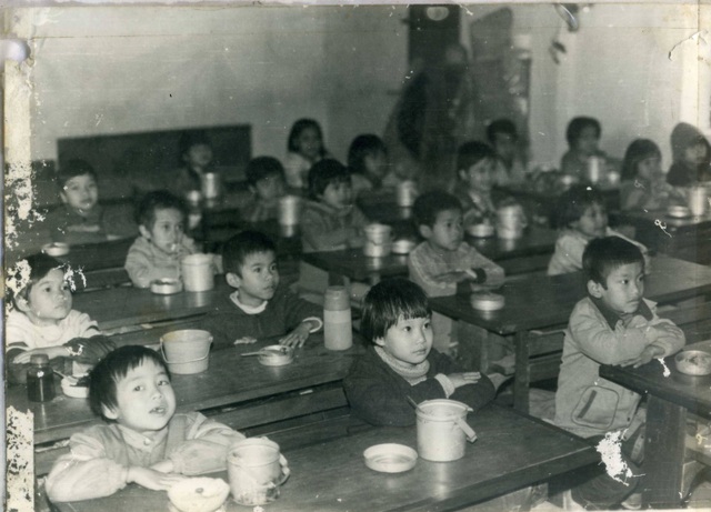 40 năm thành lập trường Thực Nghiệm: Cựu học sinh nô nức chờ ngày hội ngộ - 2 Ban Tổ chức bật mí, tất cả cựu học sinh tham gia chương trình sẽ một lần nữa được nghe tiếng kẻng đặc trưng Thực nghiệm, và lại được đồng thanh: “Chúng em mời cô ăn cơm, tôi mời các bạn ăn cơm” như thuở nhỏ.