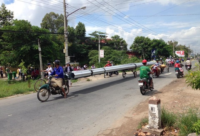 Đồng Tháp: Xe mô tô “siêu trường”… ẩn họa tai nạn khôn lường - 3 Đoạn quốc lộ 30, thị trấn Thanh Bình