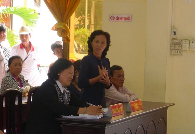 Vụ vé số trúng độc đắc thành vé giả: Hủy án sơ thẩm - 1 Bà Tuyết cho biết, 5 năm theo đuổi vụ kiện, sức khỏe, kinh tế gia đình bà đã cạn kiệt. Mong tòa án xét xử công tâm.