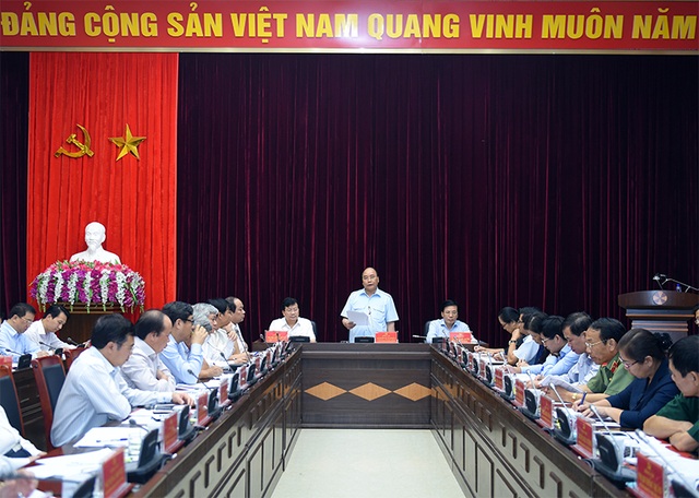 Thủ tướng: Có thật người dân tái định cư thu nhập tăng gấp 4 lần? - 3 Thủ tướng làm việc với lãnh đạo chủ chốt tỉnh Điện Biên.