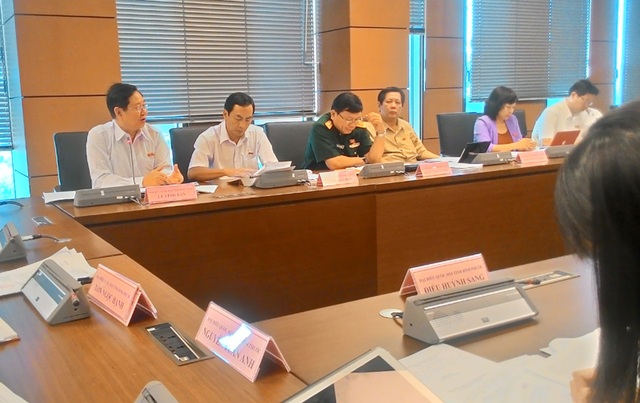 Vụ Trịnh Xuân Thanh làm lòi rõ chuyện “sổ đen”, “sổ đỏ” - 2 Bộ trưởng Nội vụ Lê Vĩnh Tân (bìa trái) cho rằng, không đẩy nhanh tốc độ tăng trưởng lên, Việt Nam khó đuổi kịp các nước phát triển.