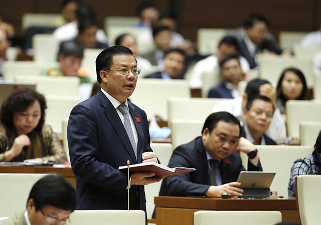 Bộ trưởng Tài chính, lãnh đạo TPHCM tranh luận chuyện “gà đẻ trứng vàng” - 2 Bộ trưởng Tài chính Đinh Tiến Dũng khẳng định kiên quyết bảo vệ quan điểm điều tiết lại nguồn ngân sách thu được của các thành phố lớn (ảnh: Hoàng Long).
