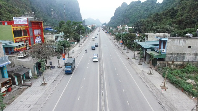 Đường BOT Hạ Long - Mông Dương: Kết nối nhanh hai thành phố lớn nhất Quảng Ninh - 5 Sau hơn hai năm triển khai, dự án đã hoàn thành, tuyến đường được nâng lên 4 làn xe cơ giới, có dải phân cách cứng, với chiều rộng nền 20,5m.