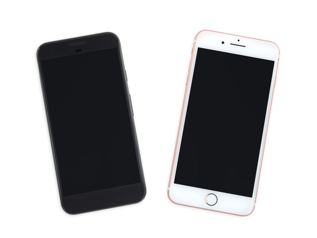 Tháo và khám phá nội thất của Google Pixel - 2 Google Pixel XL và iPhone 7 Plus