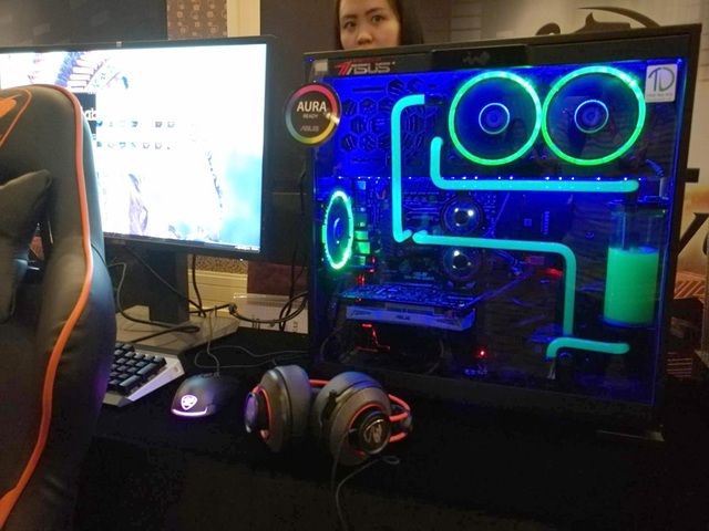 Asus kỉ niệm 10 năm thương hiệu ROG cho game thủ - 2 Các sản phẩm ROG tại sự kiện