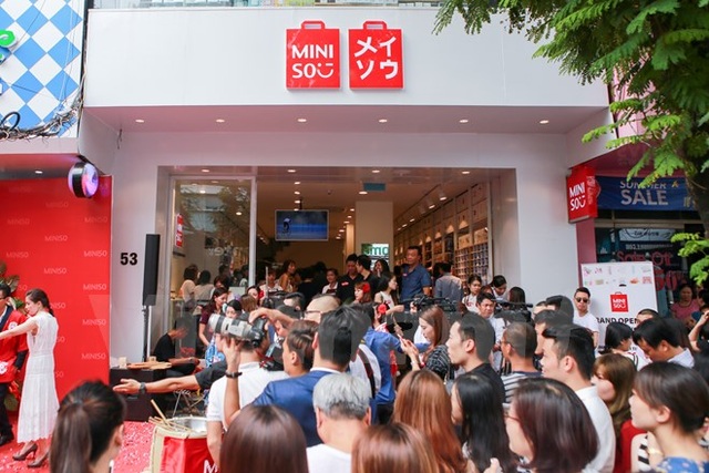 Lý giải sự “bành trướng” nhanh chóng của thương hiệu bán lẻ tiêu dùng - 3 Cửa hàng MINISO tại số 53 Thái Hà, Q.Đống Đa