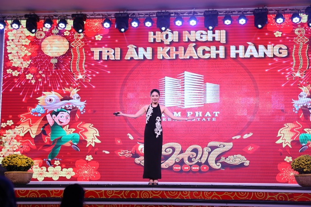 Địa ốc Kim Phát tưng bừng đại tiệc tri ân khách hàng - 4 Sự xuất hiện của ca sĩ Lệ Quyên