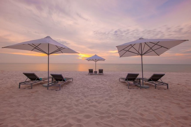 Sol Beach House Phú Quốc - Ngôi nhà bên bờ biển của bạn - 3 Khung cảnh lãng mạn bên bờ biển khi hoàng hôn xuống