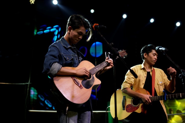 Huda Central's Got Talent 2017: Bùng nổ trong vòng đối đầu - 5 (Ảnh) Gia Bảo – Văn Dũng đã không còn là hai đối thủ đang tranh tài mà trở thành hai người nghệ sĩ đích thực.