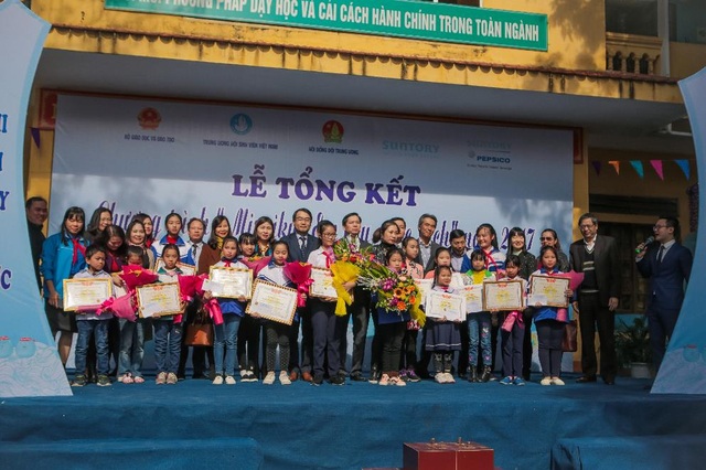 Lễ tổng kết hành trình “Mizuiku – Em yêu nước sạch” năm 2017 - 4 Buổi lễ tổng kết đã tổ chức trao giải cho các cá nhân và tổ chức đạt thành tích tốt trong hơn 300.000 tác phẩm tham gia cuộc thi vẽ tranh “Mizuiku – Em yêu nước sạch” năm 2017.