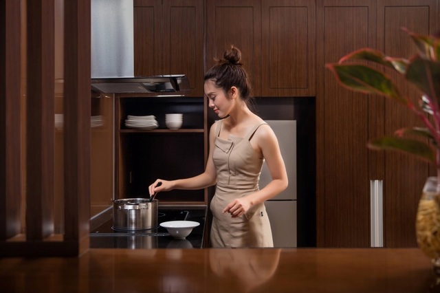 Phòng bếp hiện đại, đầy đủ tiện nghi tại Altara Suites dành cho các đầu bếp của gia đình