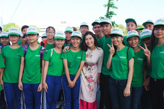 Chuyến xe tái chế thay đổi nhận thức về rác thải điện tử - 2 Bà Nguyễn Ngọc Mỹ và các tình nguyện viên của Alphanam Green Foundation