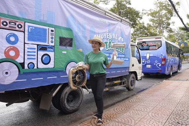 Chuyến xe tái chế thay đổi nhận thức về rác thải điện tử - 3 Nữ diễn viên Thanh Thuý cùng chiếc xe tải thu gom rác thải điện tử