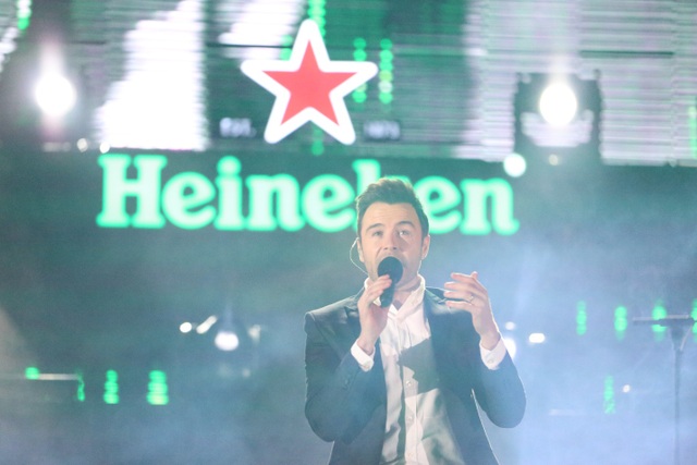 Shane Filan bùng nổ trong lần đầu đón giao thừa tại Hà Nội - Ảnh 9. Shane Filan bùng nổ trong lần đầu đón giao thừa tại Hà Nội - Ảnh 9.