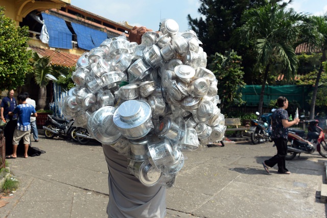 Tiểu thương di dời hàng hóa khỏi khu chợ cổ nhất Sài Gòn - 8 Chợ Bình Tây sẽ được thay mới toàn bộ hệ thống rui, lợp lại ngói theo mẫu cũ; sơn lại toàn bộ tường, cột, trần; cải tạo cầu thang, lan can; nâng nền toàn bộ tầng trệt lát gạch sàn tầng trệt, tầng lầu cải tạo văn phòng bảo vệ và cải tạo hệ thống cửa chính. Khu vệ sinh công cộng, nhà đặt máy phát điện dự phòng sẽ được xây mới.