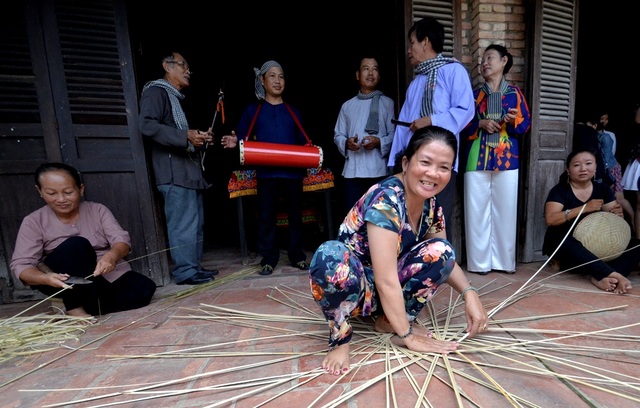 Độc đáo hát Sắc bùa làng Phú Lễ - 5 Nghệ thuật hát Sắc bùa là món ăn tinh thần không thể thiếu trong đời sống của bà con nông dân.