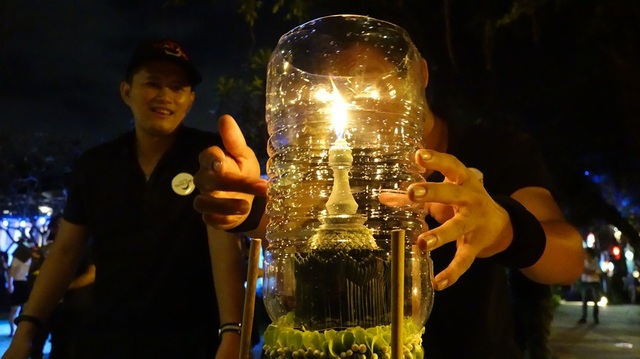 Người Thái tại TPHCM lặng lẽ đón lễ thả đèn Loy Krathong - 10 Một sáng kiến giúp đèn không tắt.