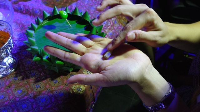 Người Thái tại TPHCM lặng lẽ đón lễ thả đèn Loy Krathong - 6 Thành phần chính tạo nên hình dáng chiếc bánh chính là bột đậu xanh.