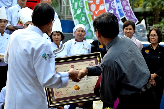 Món ngon bốn phương "hẹn gặp" tại Sài Gòn - 7 Liên hoan là sự kết hợp của nhiều đơn vị, tổ chức chung tay góp sức tạo nên nhiều giá trị mang tính bảo tồn và phát triển văn hóa ẩm thực.