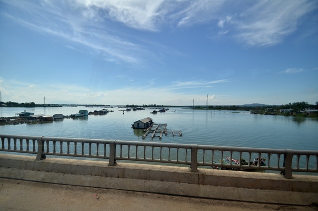 Cung đường tuyệt đẹp thúc đẩy liên kết du lịch "Tam giác Vàng" - 2 Cầu La Ngà gắn liền với những chiến công vang dội của quân và dân miền Nam chống đế quốc. Sau đó, cầu La Ngà được được trùng tu, sửa chữa lại từ năm 1985 đến năm 1987.