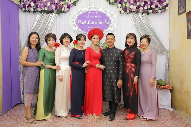 Chí Anh hôn vợ kém 20 tuổi đắm đuối trong lễ ăn hỏi - 10 Chí Anh hôn vợ kém 20 tuổi đắm đuối trong lễ ăn hỏi - 10