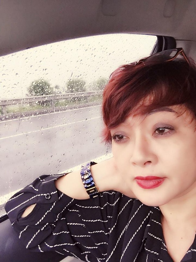 Góc khuất đắng cay phía sau tiếng cười của nghệ sĩ hài Trà My - 2 Trà My bảo, người phụ nữ có đôi mắt ướt như chị thường tâm ít khi được thanh thản.